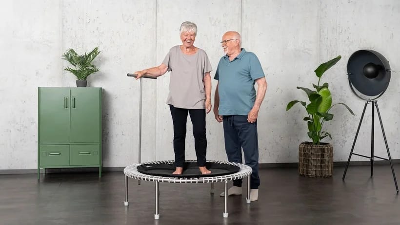 Woman doing exercises on a trampoline to lose weight.