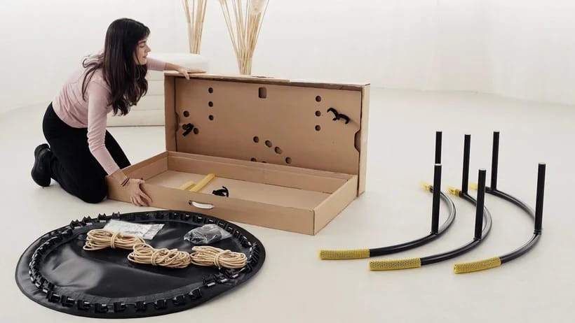 The easy assembly of a bellicon: A woman assembles the bellicon.