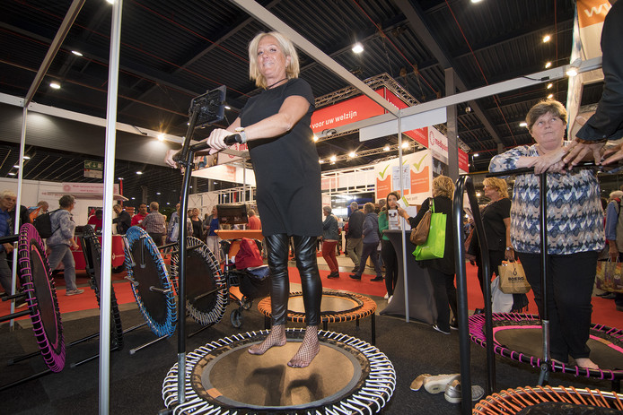 Niemand is te oud om trampoline te springen